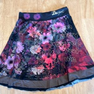 Short desigual skirt with velvety finish